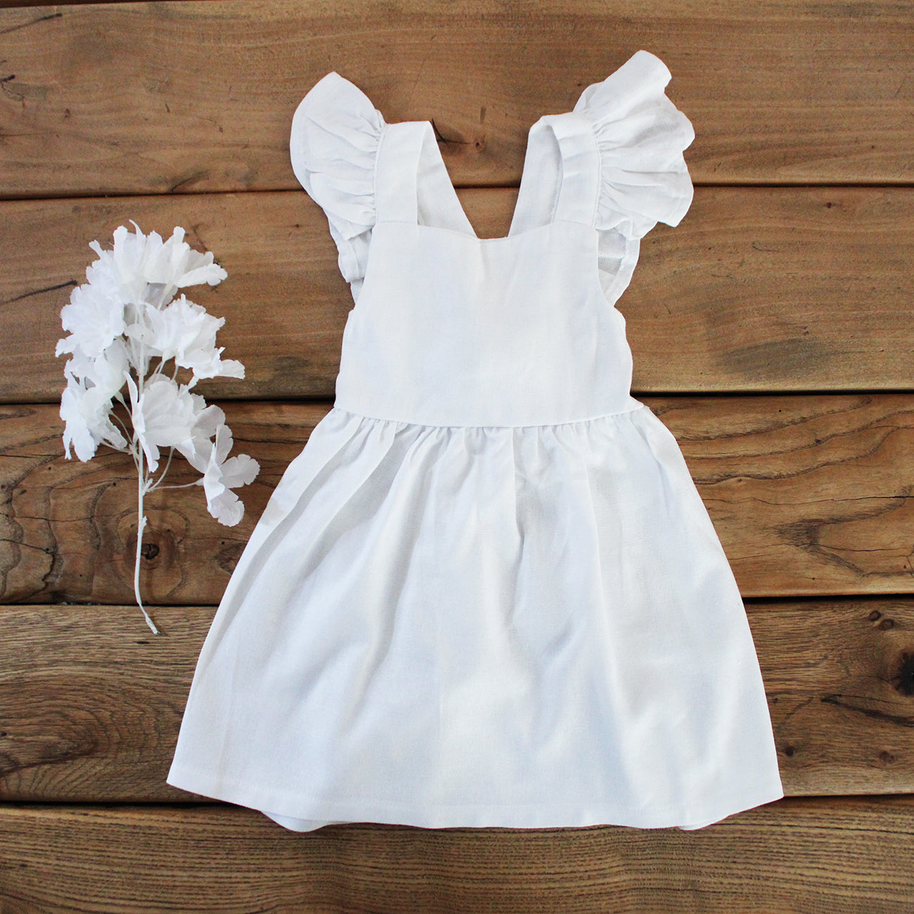 White Linen Frilly Dress 5-6 years White Linen Frilly Dress 5-6 years