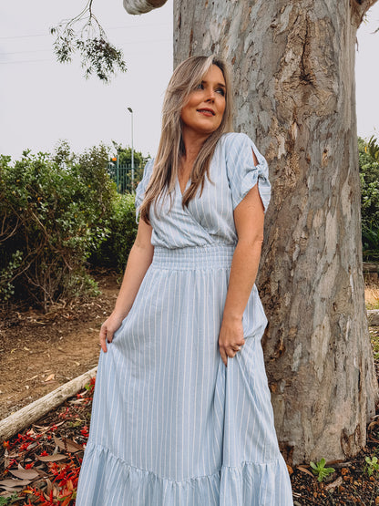 Womens Knotted Short sleeve Maxi Tier Dress - Resort Blue/White